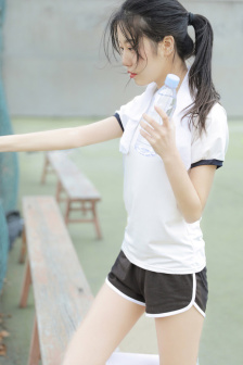 女大学生的精油按摩